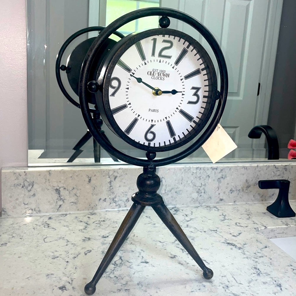 Table top clock